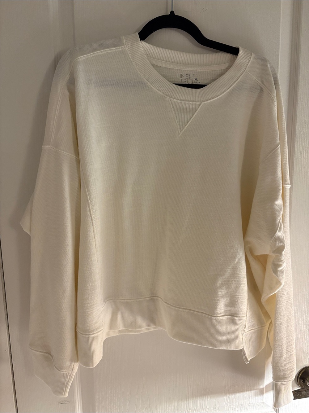 Time and Tru Women's Cream Crewneck Sweatshirt